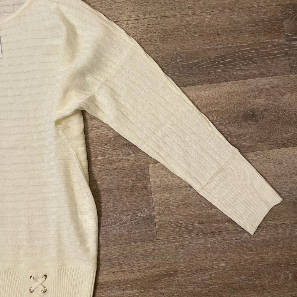 Sweater - Picture 5 of 6